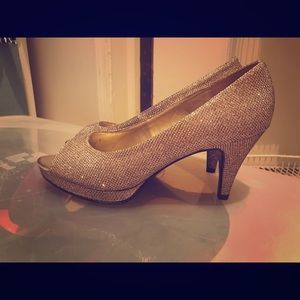 Bandolino gold glittery peep toe